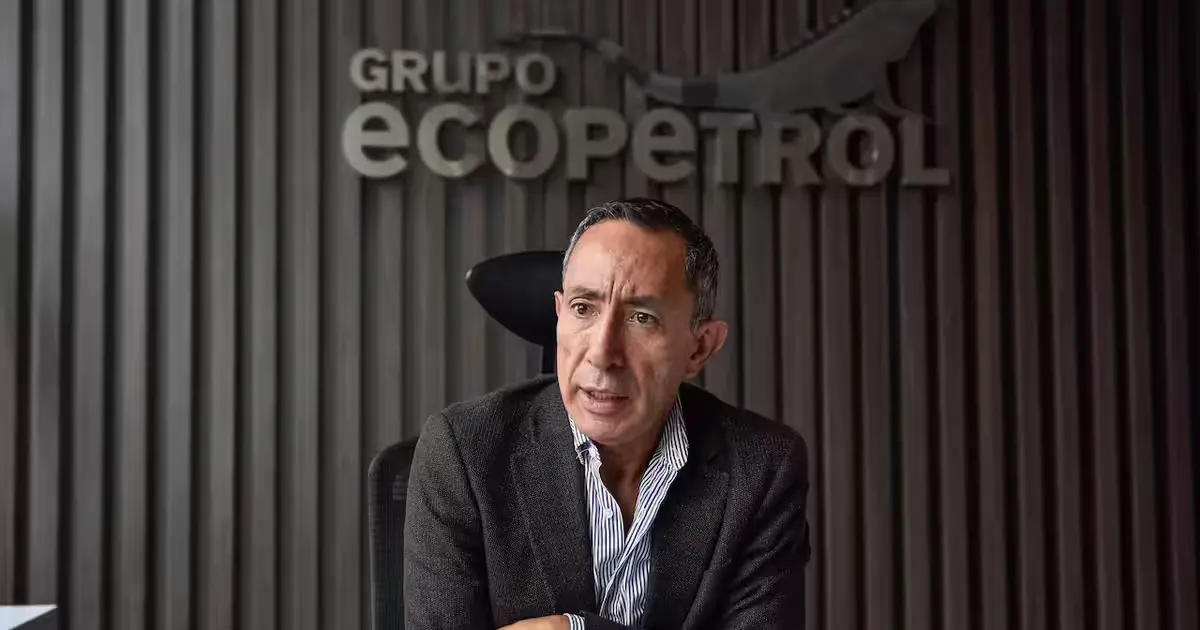 ¡Impactante! La USO: del sindicalismo al peaje extorsivo que ahoga trabajadores 2 Ricardo Roa, presidente de Ecopetrol, cuestionado por vínculos con La USO y el peaje extorsivo en el sector petrolero colombiano.