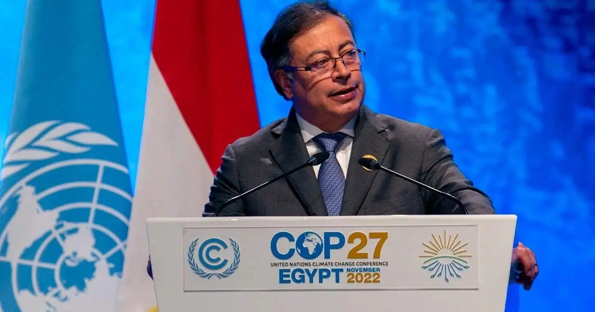 ¡Impactante! Progresismo Regresivo — Rafael Rodríguez-Jaraba 4 Gustavo Petro en la COP27, Egipto 2022, durante discurso sobre cambio climático y progresismo regresivo en Colombia.