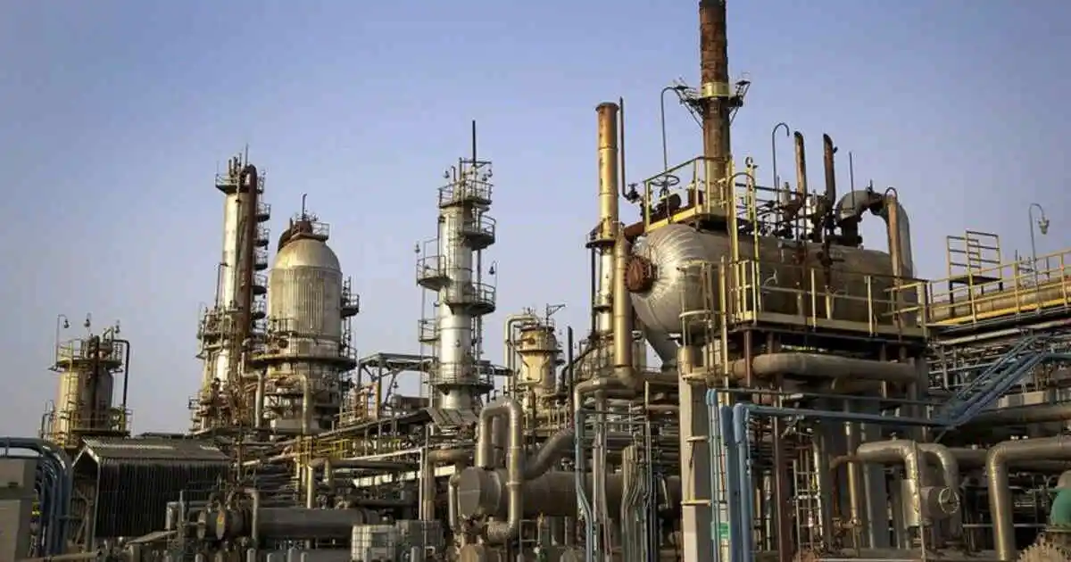 ¡Impactante! Progresismo Regresivo — Rafael Rodríguez-Jaraba 3 Refinería de Ecopetrol en Colombia, símbolo del debate energético frente al progresismo regresivo y la transición energética en 2025.