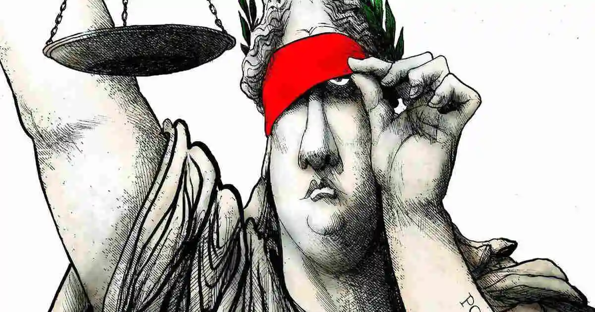 El Derecho Penal del Enemigo y la persecución a Álvaro Uribe 2 Ilustración de la justicia levantando su venda roja, simbolizando el sesgo ideológico en el Derecho Penal del Enemigo en Colombia.