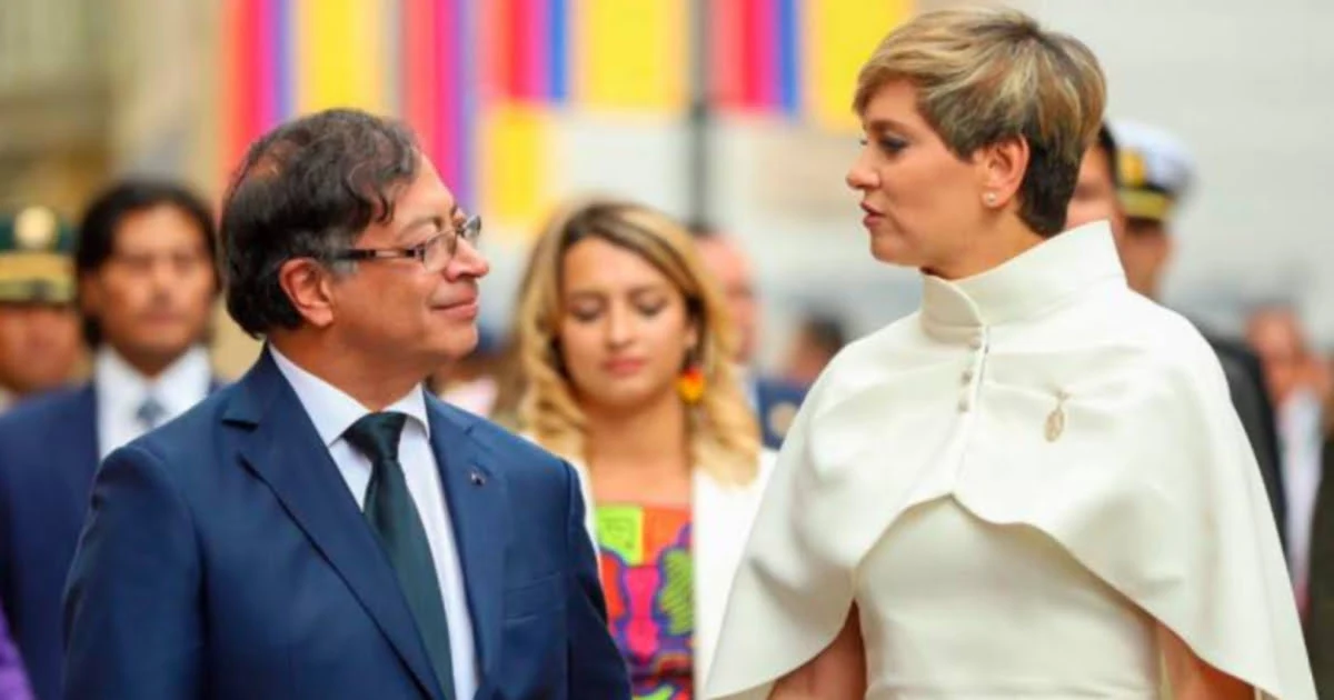 LISTA CLINTON ¿Puede visitar Verónica Alcocer a Antonella? 2 imagen de gustavo petro y verónica alcocer el dia de la posesión del primer mandatario