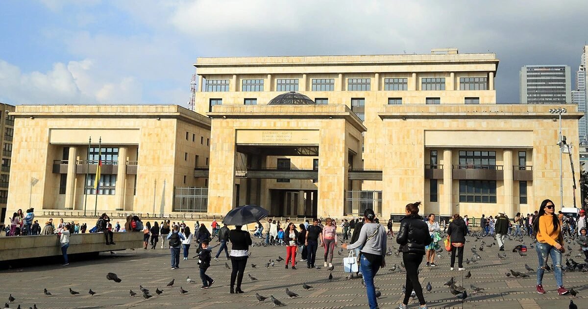 Justicia simétrica: el negocio de reescribir la historia a costa de la sangre del uniforme 2 Palacio de Justicia de Colombia en Bogotá, sede del poder judicial, imagen de apoyo para análisis crítico sobre justicia simétrica y la JEP.