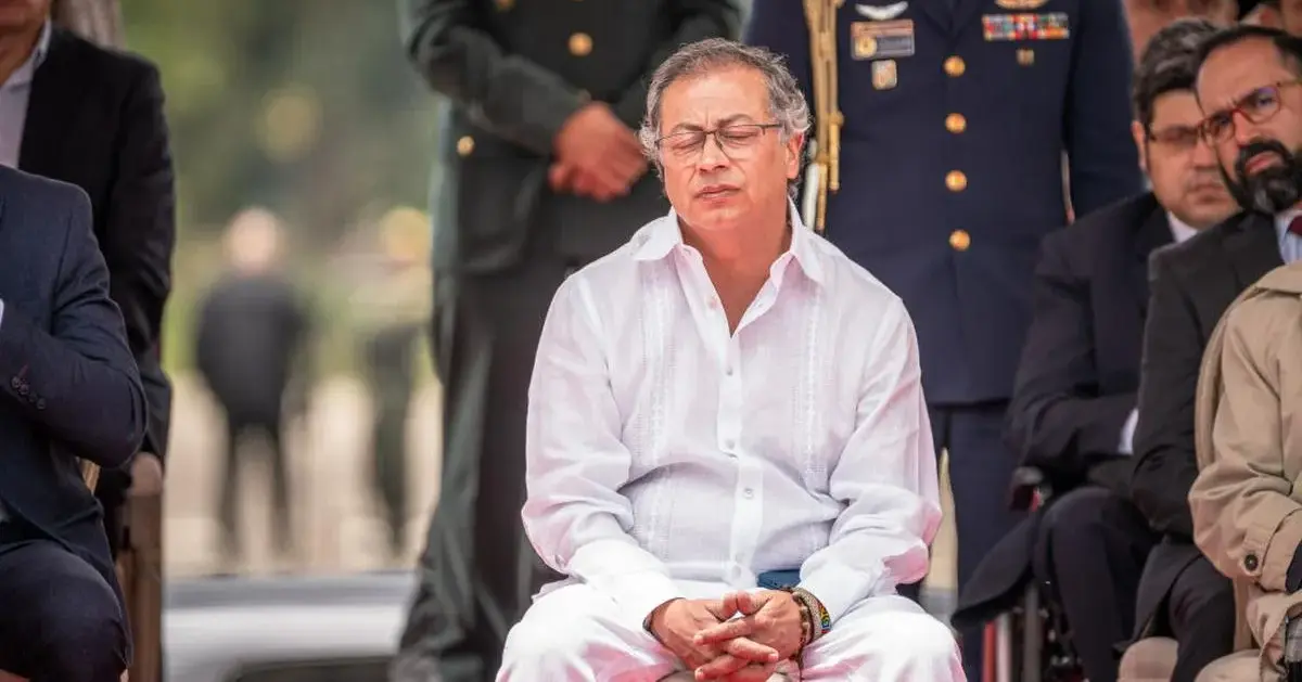 La ESCORIA Petrista 2 El presidente Gustavo Petro durante un acto oficial, imagen que ilustra las tareas urgentes para recuperar a Colombia tras el deterioro institucional y de seguridad