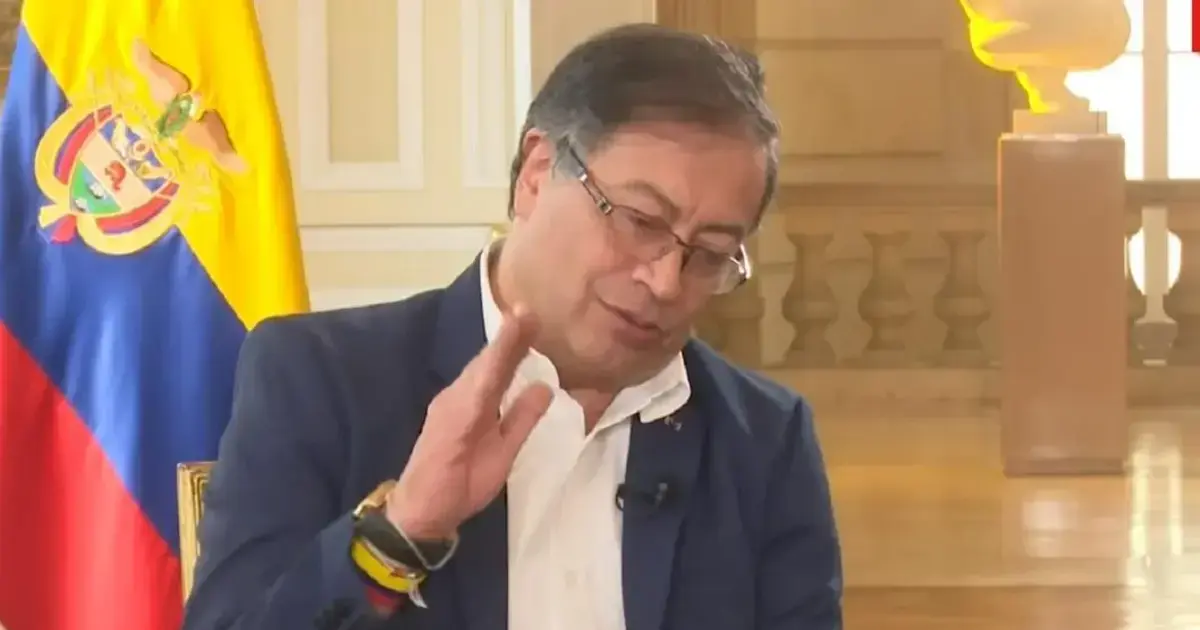 La muerte asistida de los colombianos por cuenta del sistema de salud 2 Gustavo Petro durante una alocución presidencial cuando afirmó que las EPS se iban a acabar con el “shu shu shu”, en medio de la crisis del sistema de salud en Colombia.